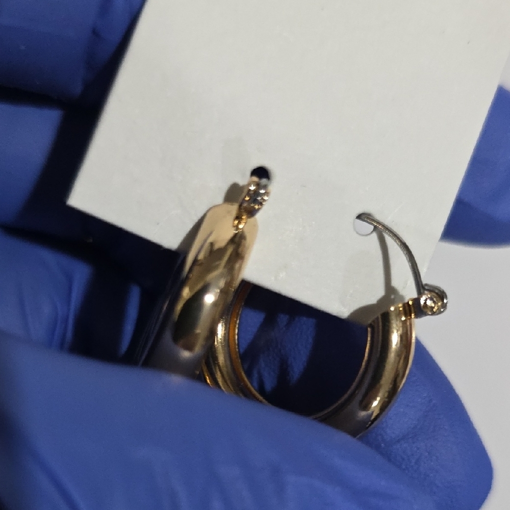 Elegant Gold Hoop Earrings – Timeless Polished Classic Women Jewelry - 1-inch - Picture 5 of 9
